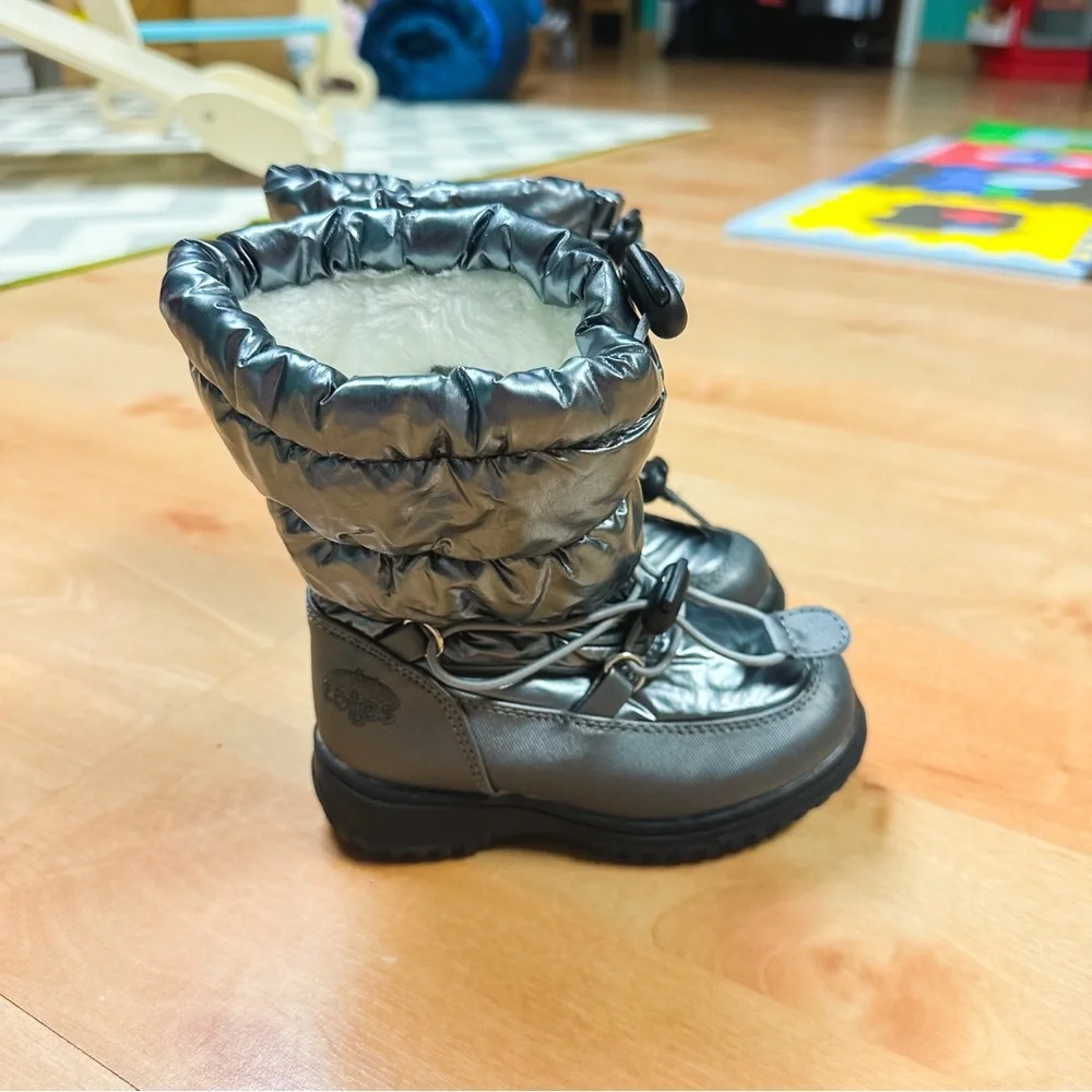Totes Silver Metallic Waterproof Fleece Lined Toggle Closure Snow Winter Boots 8